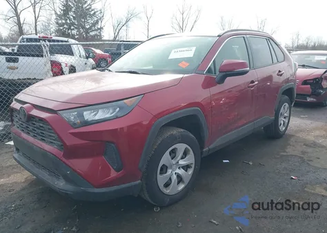 2021 Toyota Rav4 Le z USA, uszkodzony, nr VIN JTMG1RFV8MD071433